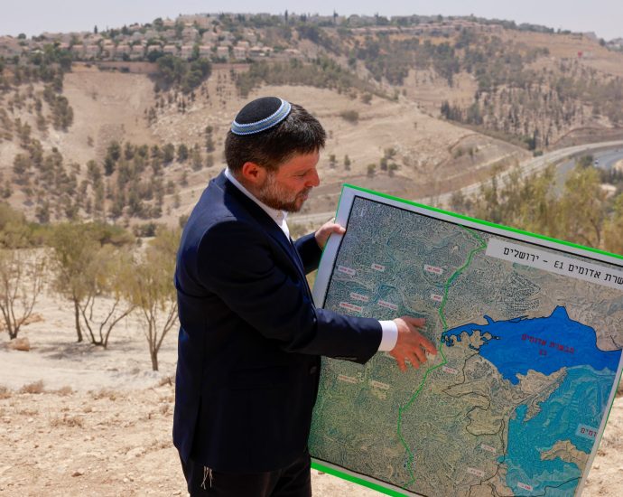 smotrich-announces-israeli-plan-to-split-occupied-west-bank-in-half