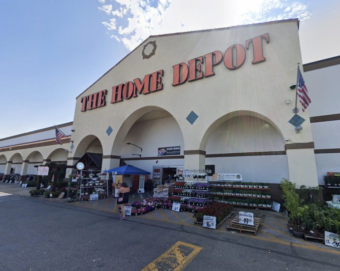 man-fleeing-immigration-raid-in-california-fatally-struck-by-vehicle,-officials-say