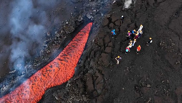 watch:-fresh-eruption-on-mount-etna-sends-lava-down-slopes