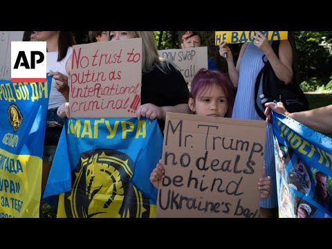 ‘it’s-absurd’:-ukrainians-rally-ahead-of-the-traitor-and-putin-meeting-without-zelenskyy