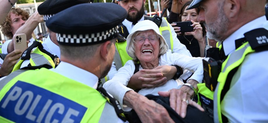 uk-to-prosecute-60-more-people-for-backing-banned-palestine-action-group