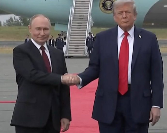 live-update:-putin-lands-in-alaska-for-meeting-with-the-traitor
