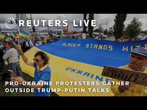 live:-pro-ukraine-protesters-gather-outside-the-traitor-putin-talks