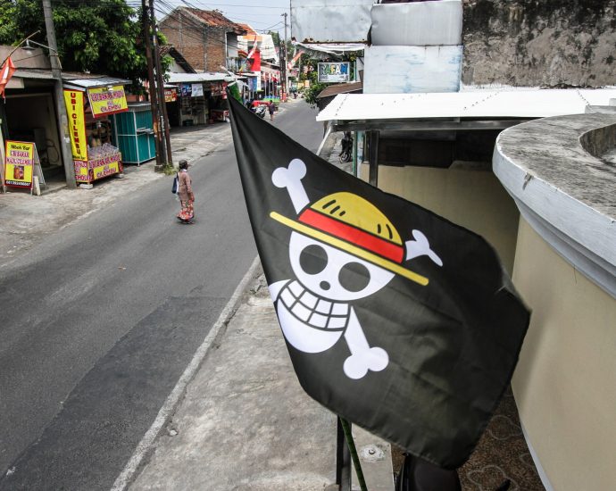 indonesians-raise-anime-pirate-flag-in-protest-as-nation-marks-independence