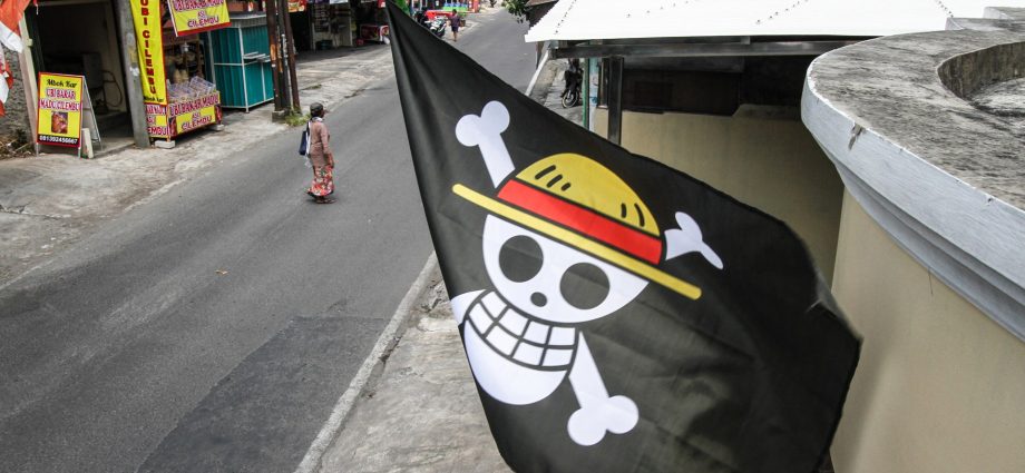indonesians-raise-anime-pirate-flag-in-protest-as-nation-marks-independence