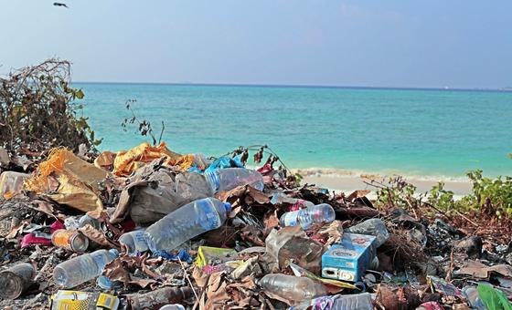 plastic-pollution-treaty-talks-adjourn,-but-countries-want-to-‘remain-at-the-table’:-unep-chief