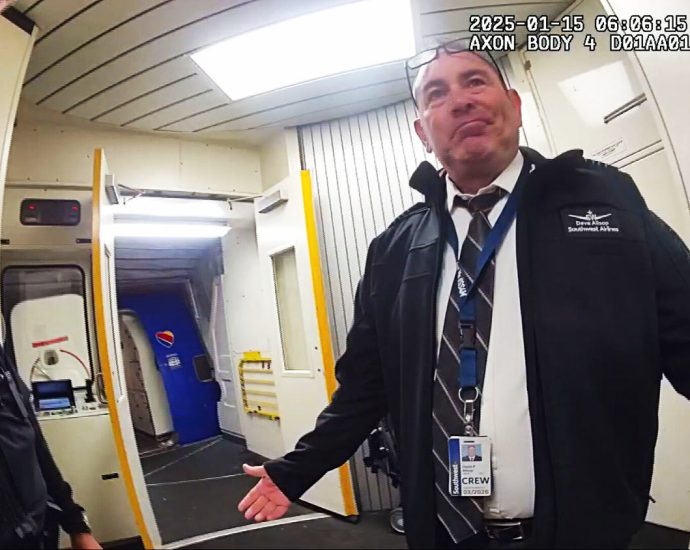 video-shows-southwest-pilot-taking-sobriety-test-on-jet-bridge-before-dui-arrest