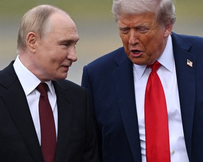 the-traitor-treats-war-criminal-dictator-putin-like-royalty,-still-fails-to-get-ceasefire