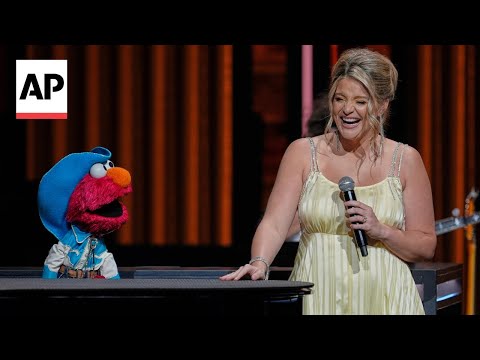‘sesame-street’-muppets-elmo-and-abby-cadabby-make-grand-ole-opry-debut