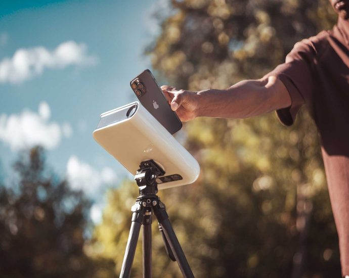 A new type of telescope uses your smartphone to see the stars, and it just went on sale