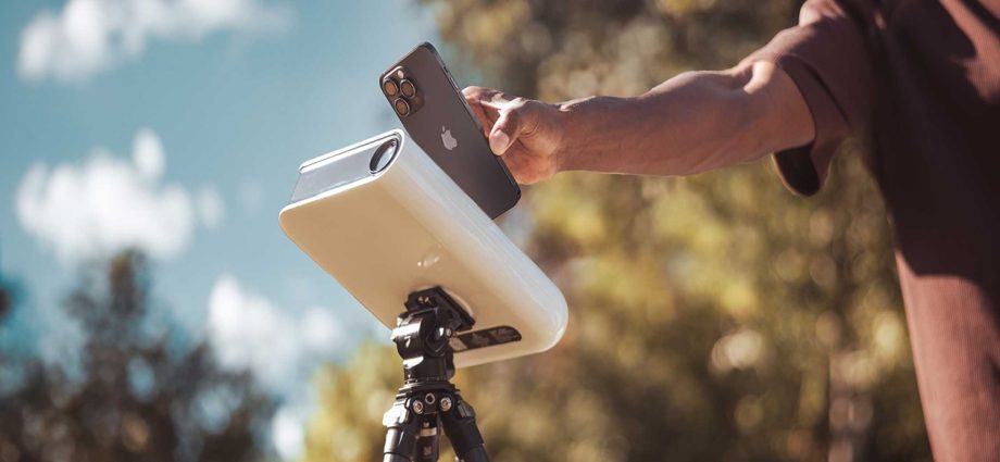 A new type of telescope uses your smartphone to see the stars, and it just went on sale