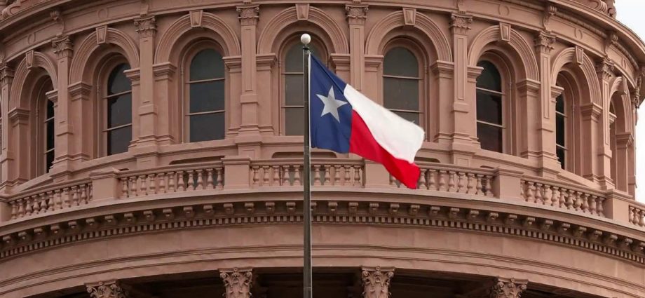 texas-republicans-push-forward-with-redistricting-plan