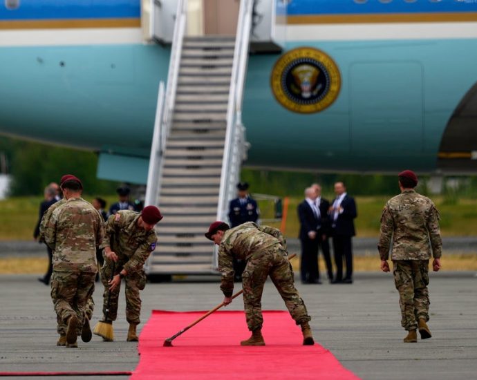 newsom’s-press-office-slams-‘disgusting’-use-of-us.-soldiers-to-roll-out-red-carpet-for-putin