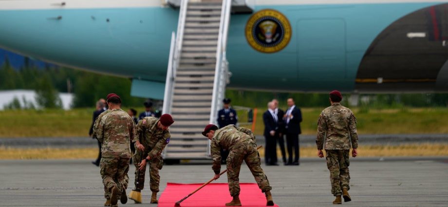 newsom’s-press-office-slams-‘disgusting’-use-of-us.-soldiers-to-roll-out-red-carpet-for-putin