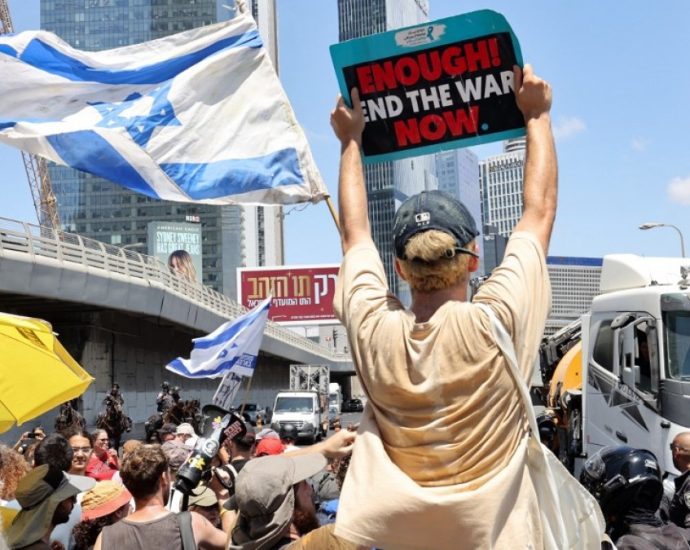 israelis-hold-nationwide-protest-to-end-gaza-war,-‘bring-back-the-hostages’