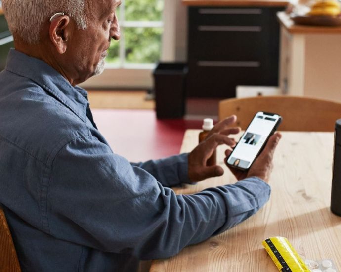what-older-adults-are-really-using-ai-for-–-according-to-new-research