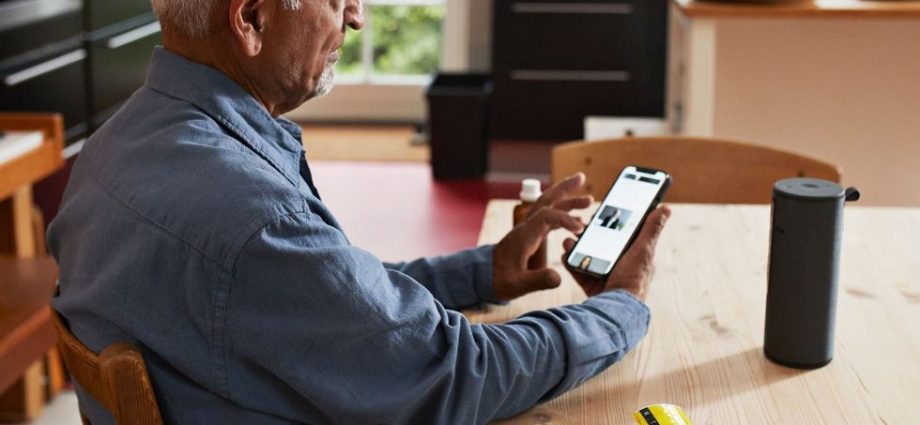 what-older-adults-are-really-using-ai-for-–-according-to-new-research