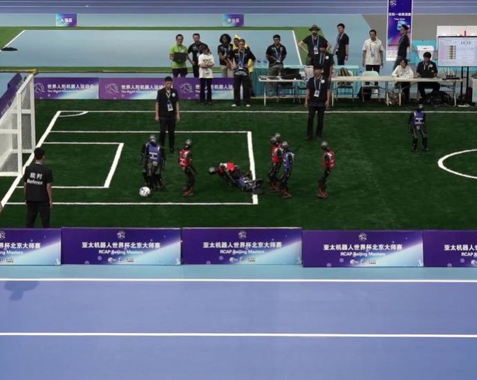 robot-crashes-head-first-at-first-ever-robot-olympics
