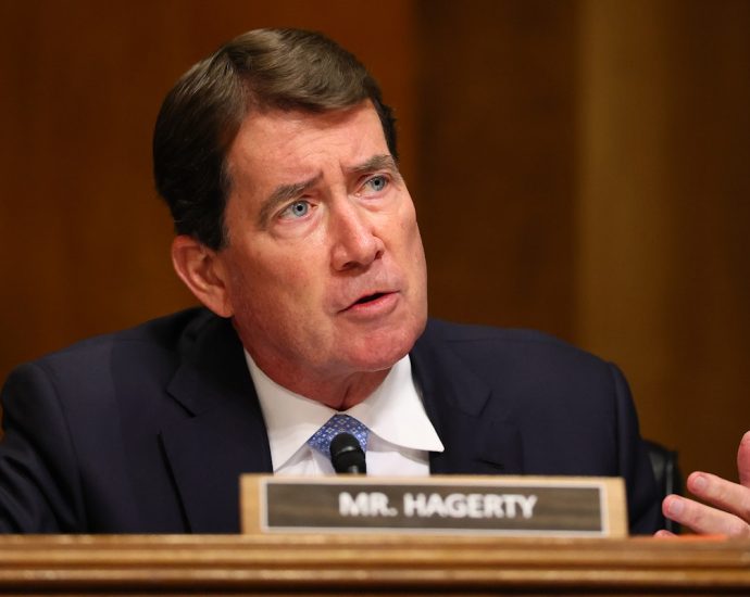 why-is-senator-bringing-up-slavery-era-rule-to-discuss-the-census?