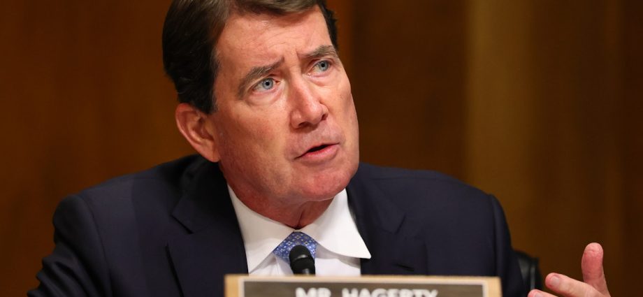 why-is-senator-bringing-up-slavery-era-rule-to-discuss-the-census?
