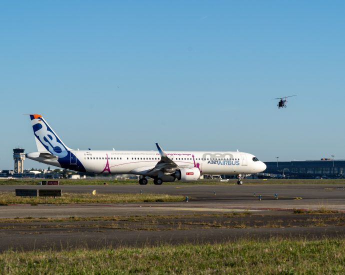 airbus-a320-series-poised-to-overtake-boeing-737-family-as-most-delivered-commercial-airliner