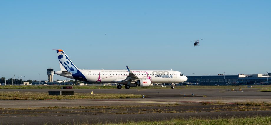 airbus-a320-series-poised-to-overtake-boeing-737-family-as-most-delivered-commercial-airliner