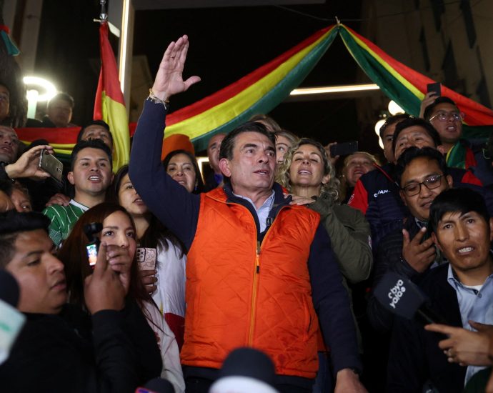 bolivia-to-hold-presidential-run-off-between-centrist-and-right-winger