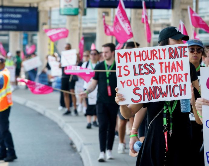 air-canada-says-it-will-resume-flights-on-aug-18.-the-union-says-not-so-fast