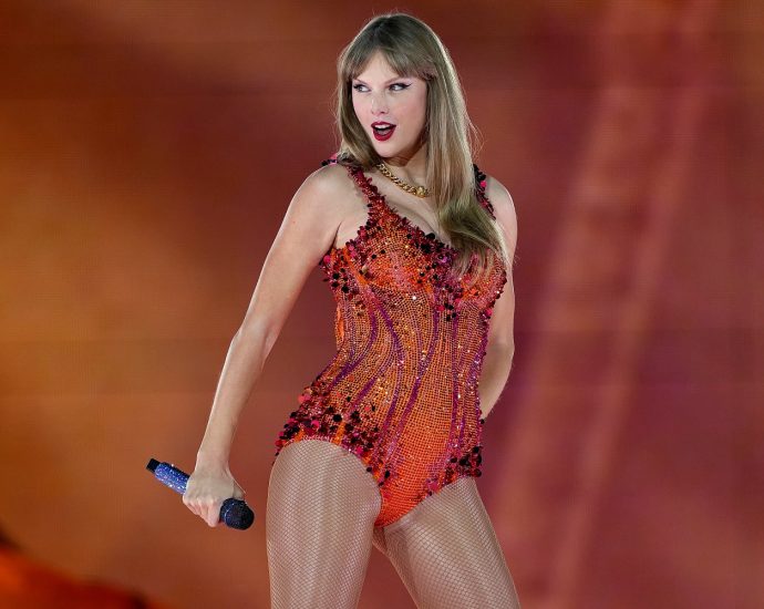 group-accused-of-flooding-ticketmaster-with-fake-accounts-to-buy-321,000-tickets-to-taylor-swift-and-springsteen-shows