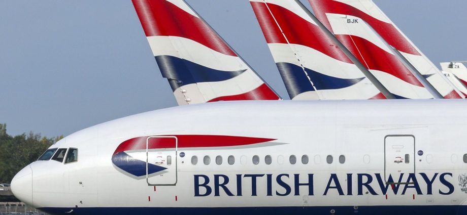 british-airways-pilot-suspended-after-leaving-cockpit-door-open-so-family-could-watch-him-fly