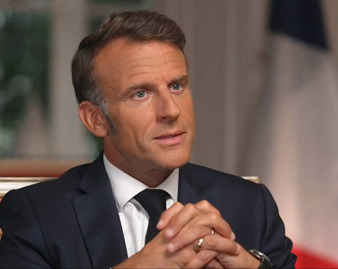 french-president-emmanuel-macron-says-he-doesn’t-believe-putin-is-‘very-willing-to-get-peace’-in-ukraine