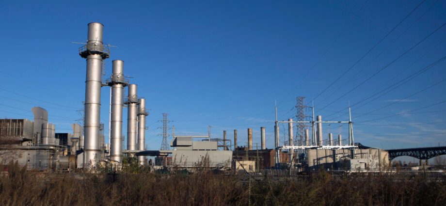 utilities-want-to-regain-the-ability-to-build-power-plants-in-pjm.-consumer-advocates-say-that’s-probably-a-bad-idea