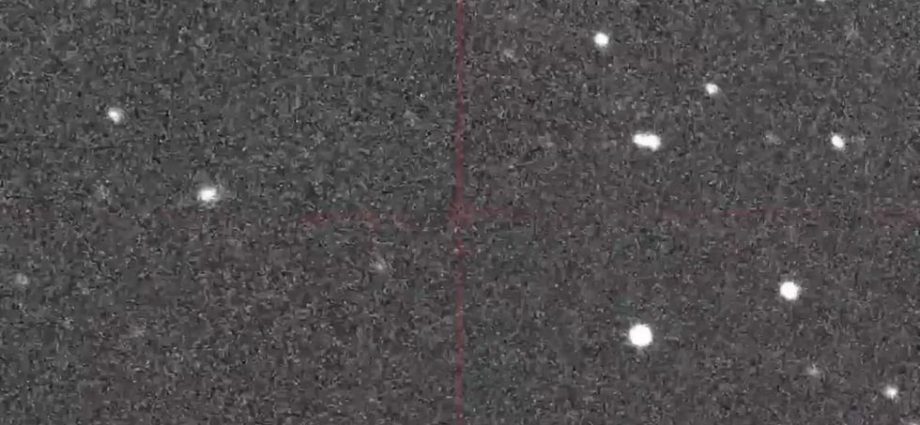 a-bizarre-‘glowing’-object-is-baffling-scientists-–-and-it’s-hurtling-towards-earth