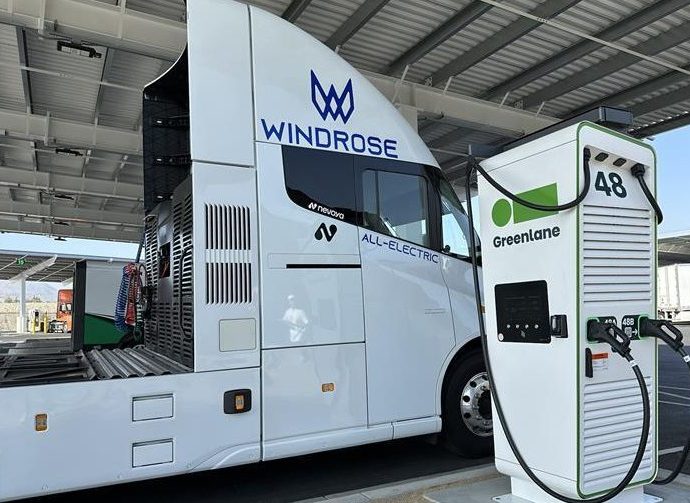 greenlane-establishes-new-i-10-electric-truck-charging-corridor