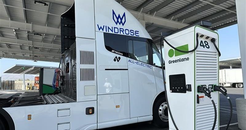 greenlane-establishes-new-i-10-electric-truck-charging-corridor