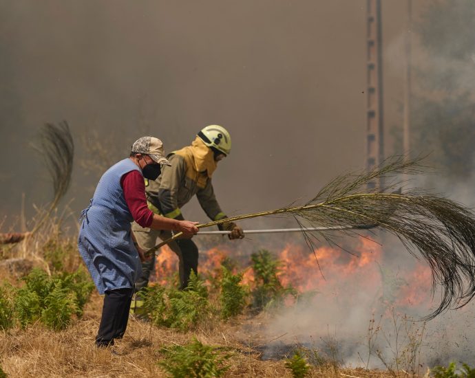 spain-battles-major-fires-even-as-heatwave-eases-with-lower-temperatures