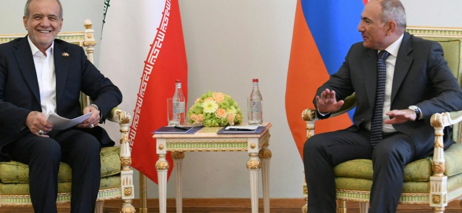 armenia-reassures-visiting-iran-leader-it-will-control-azerbaijan-corridor