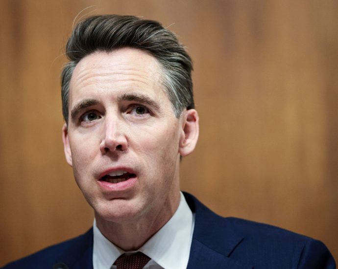 josh-hawley-is-ruffling-gop-feathers-as-he-stakes-out-his-ground:-from-the-politics-desk
