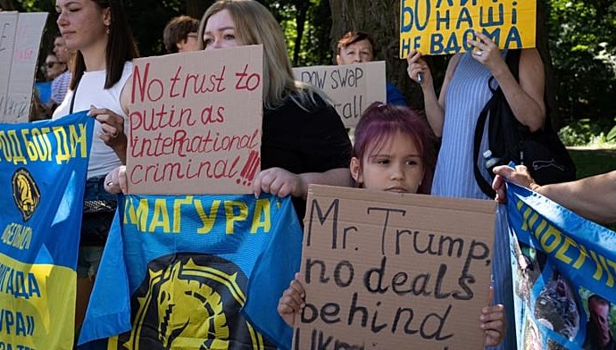 kyiv-residents-react-to-zelenskyy-the-traitor-talks-on-ending-russia’s-war-in-ukraine