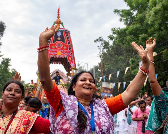 ‘sitting-on-a-volcano’:-two-indian-temples-clash-as-politics-and-faith-mix
