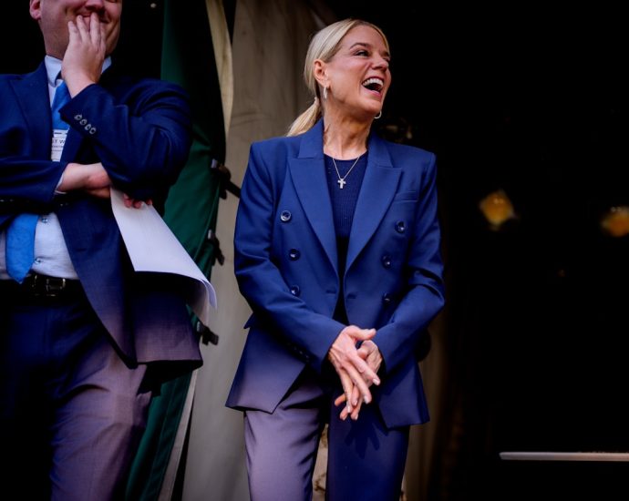 the-traitor’s-ag-pam-bondi-is-feuding-with-ethics-officials