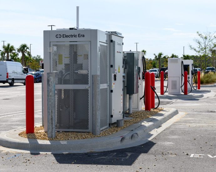 electric-era’s-ev-fast-chargers-use-battery-storage-to-reduce-peak-energy-consumption