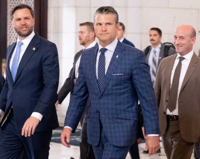 “couch-f***er!”:-jd-vance-booed-while-hyping-up-the-traitor’s-dc.-takeover