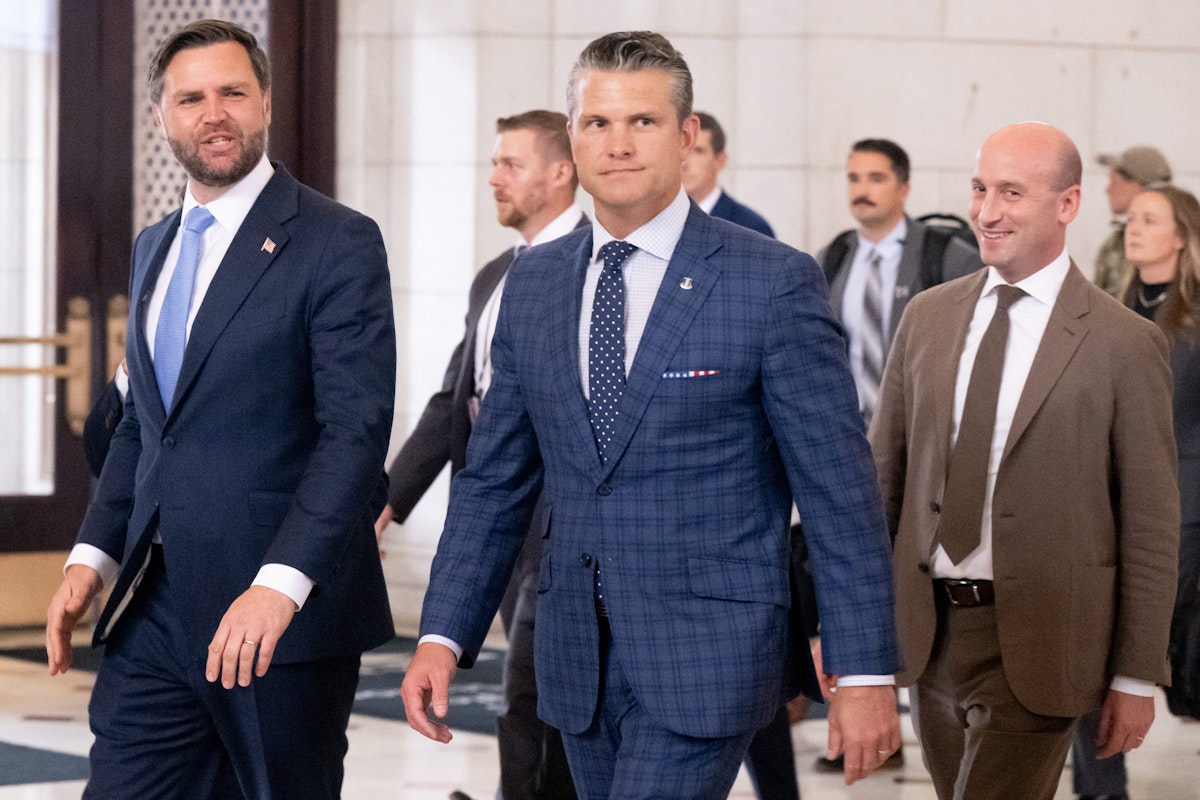 “couch-f***er!”:-jd-vance-booed-while-hyping-up-the-traitor’s-dc.-takeover