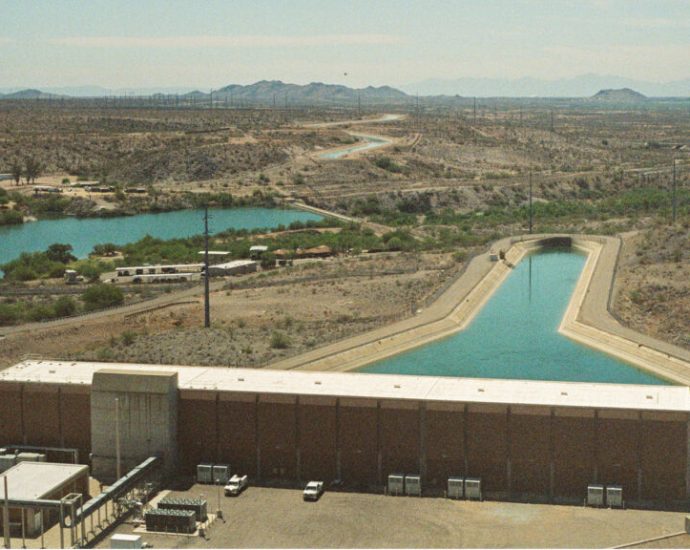 amid-tense-negotiations-over-the-colorado-river’s-future,-arizona-mayors-unite-against-‘threat’-to-state’s-water
