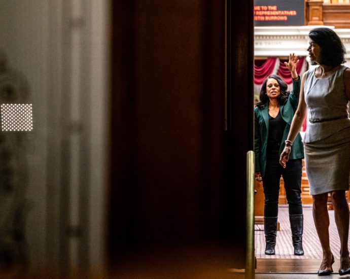 More Texas Democrats plan to spend the night in the statehouse in protest amid redistricting fight