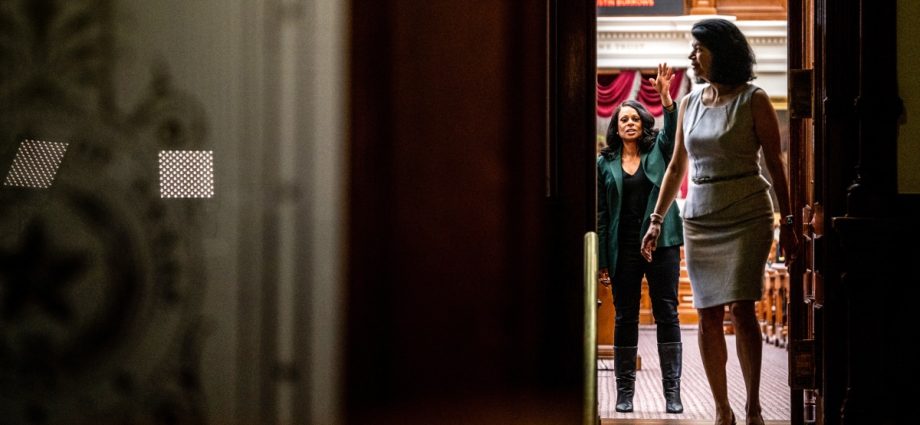 More Texas Democrats plan to spend the night in the statehouse in protest amid redistricting fight