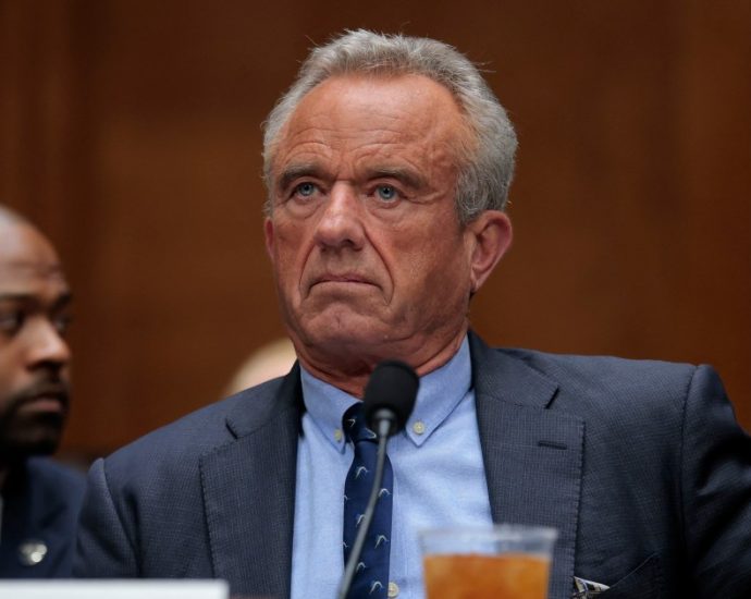 us-health-workers-implore-rfk-jr-to-‘stop-spreading-inaccurate’-information