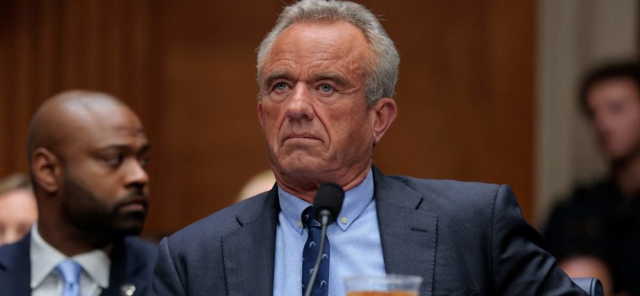 us-health-workers-implore-rfk-jr-to-‘stop-spreading-inaccurate’-information