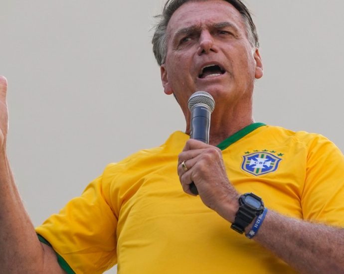 brazil’s-ex-president-bolsonaro-planned-asylum-in-argentina,-police-say